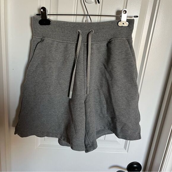 Lululemon All Yours High Rise Short *7"
Heathered Core Medium Grey - Picture 5 of 9
